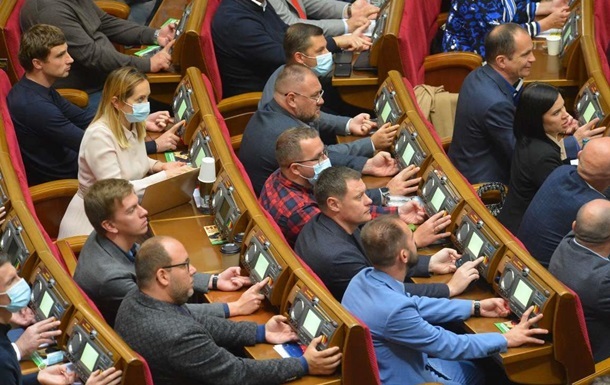 Нардепи ЄС звернулися до правоохоронців через прийняття закону про олігархів