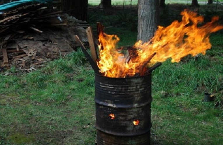 Обухівчани вимагають покарати паліїв сміття