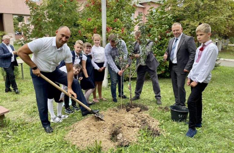 В рамках проєкту “Зелена країна” Обухівський район долучився  до акції «Зростаємо разом»