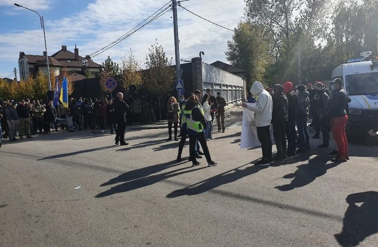 Обухівщина політична: на акції під будинком Порошенка склали адмінпротокол