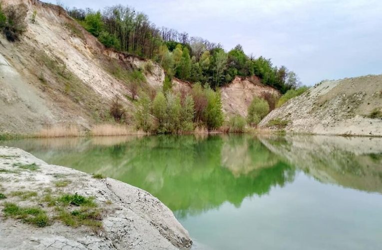 Чому українці отримують державні виплати з затримкою