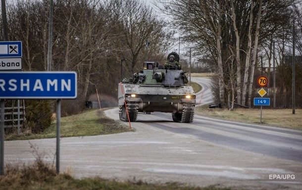 Чекає на напад. Швеція перекидає сили через РФ