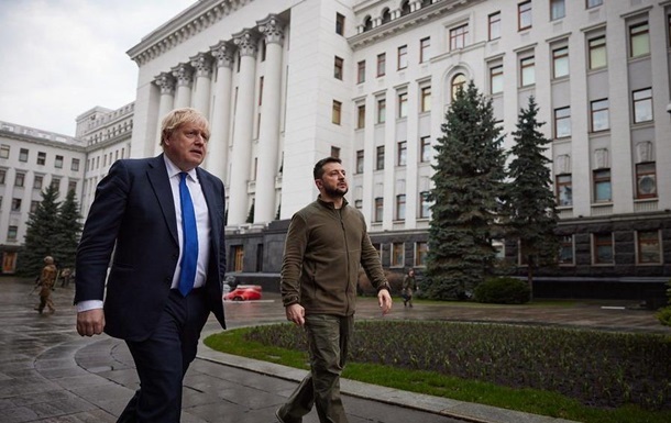 Джонсон повідомив Зеленському про нову військову допомогу