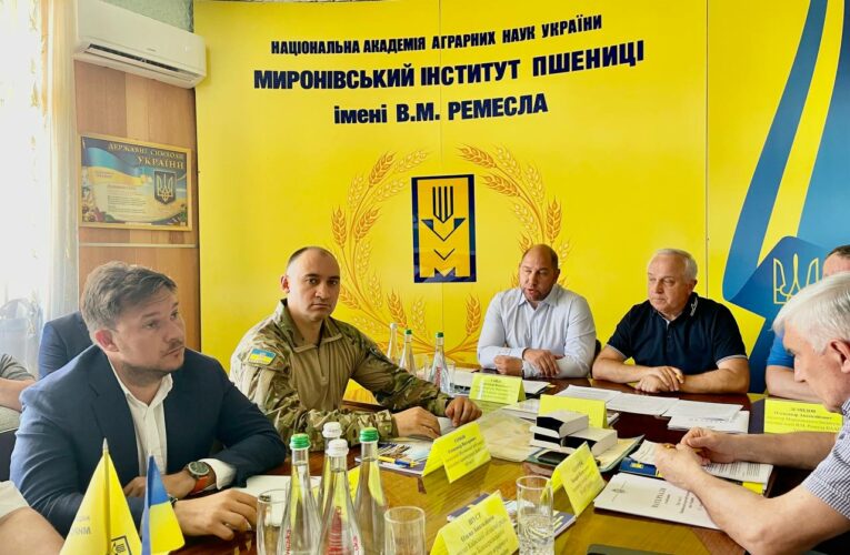 Начальник Обухівської РВА Олександр ГОМОН привітав зі 110- річчям Миронівський інститут пшениці імені В.М.Ремесла