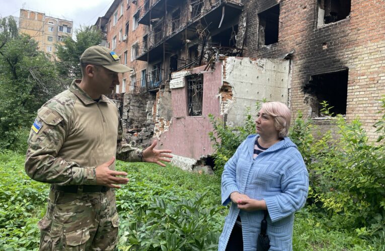 Олександр ГОМОН зустрівся з жителями Василькова, помешкання яких було пошкоджено в результаті збройної агресії рф.