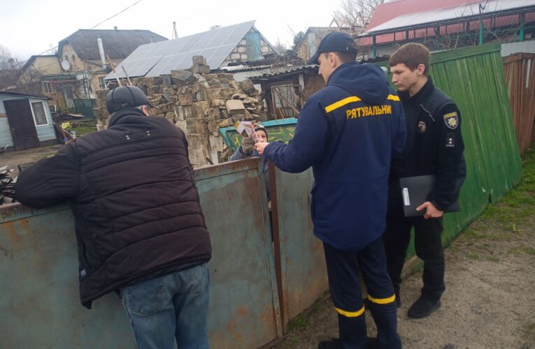 Обухівський район: рятувальниками проведено комплексне пожежно-  профілактичне відпрацювання смт. Козин