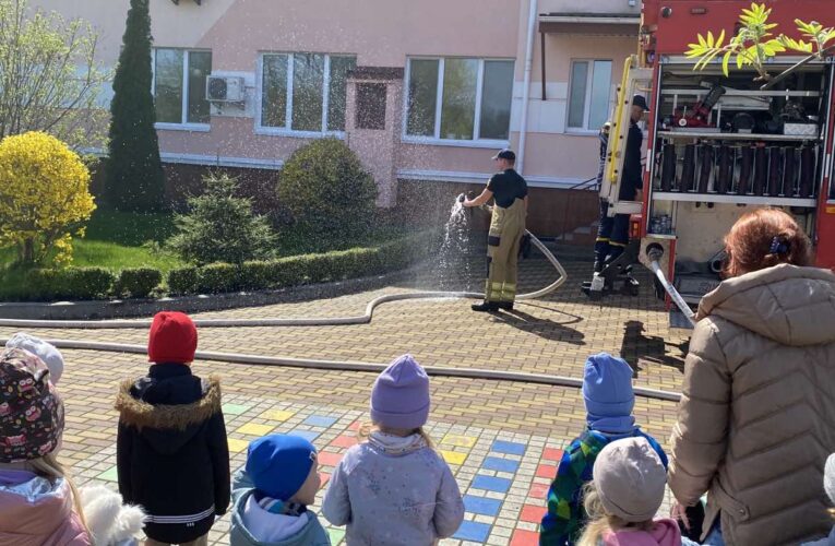 Рятувальники провели пізнавальний захід для вихованців садочка