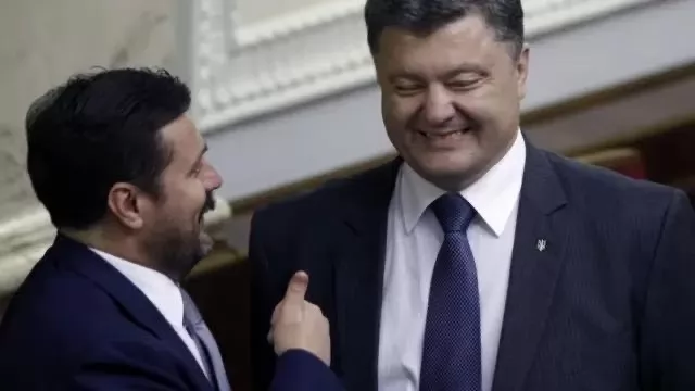 Порошенко не перешкоджав Деркачу координувати дії агентурної мережі в Україні в обмін на ведення бізнесу у РФ, – блогер