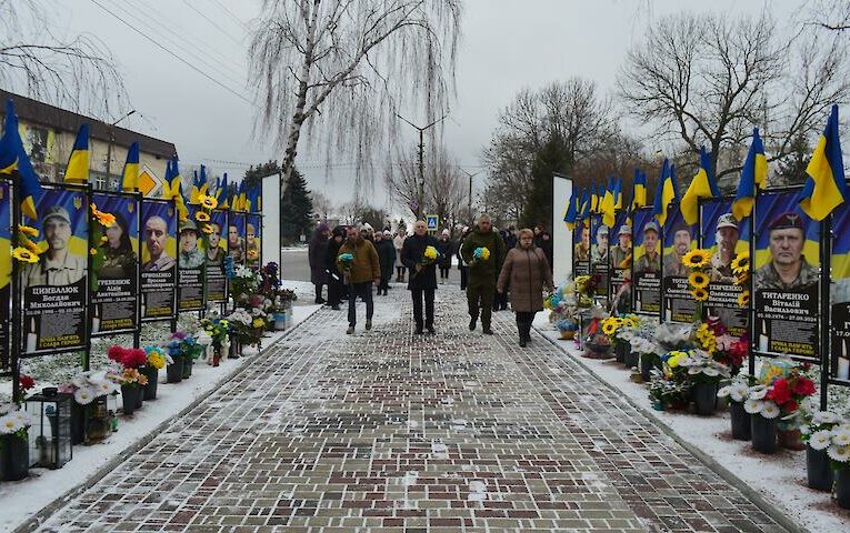 В Обухівському районі вшанували пам’ять загиблих героїв на Алеї Слави